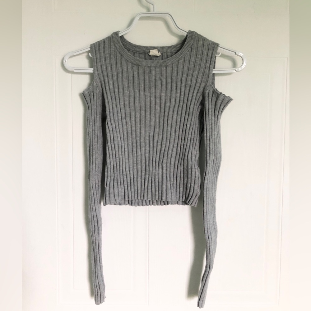 Top with cut out shoulders